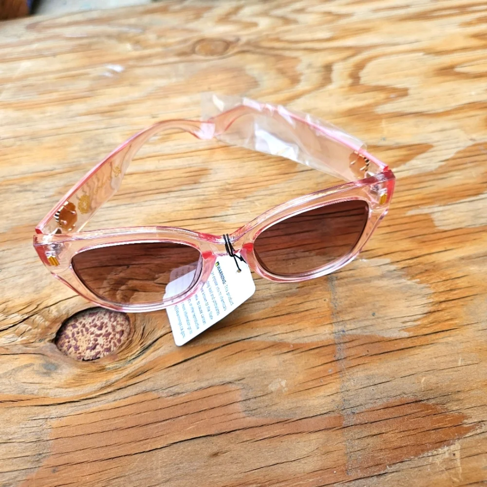 Kleo Pink Sunglasses - Picture 15 of 16